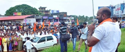 Hindu outfits protest against atrocities on Hindus in Ullal 
